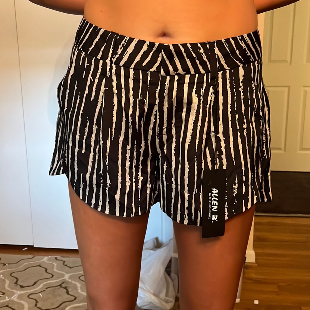 Allen B size 8 NWT shorts